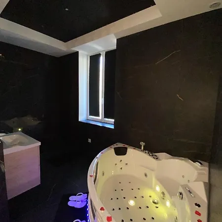 Loft Romantique Avec Jacuzzi Comprenant Pack Romantique Et Champagne Offerts *